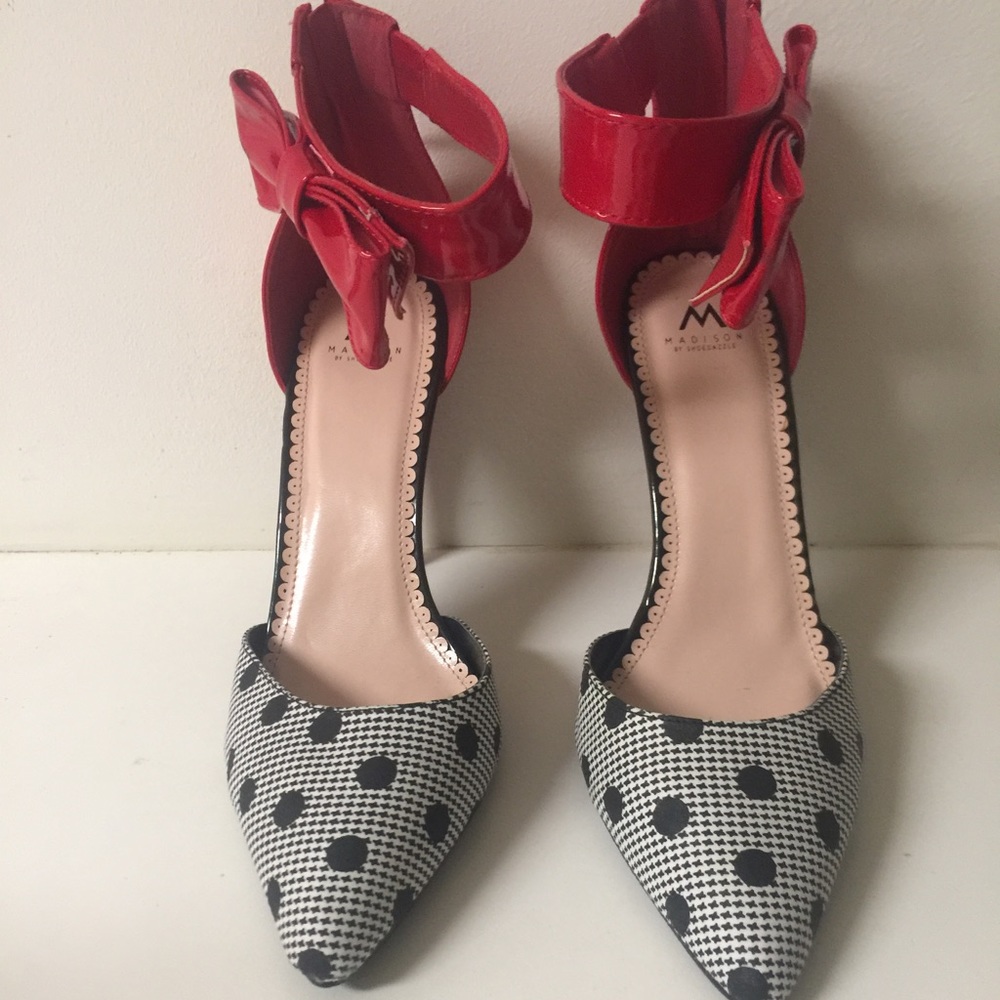 Pointed Toe Polka Dot with Bow Tie ankle strap