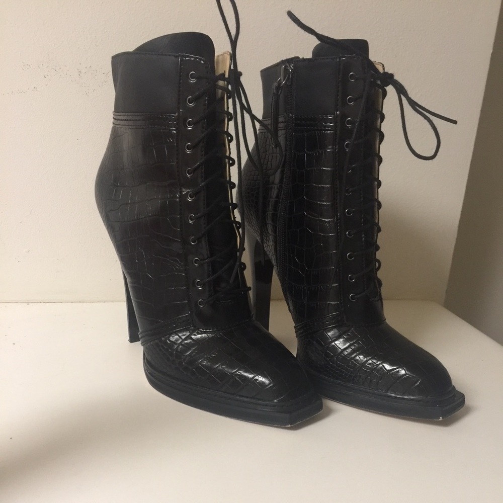 Square toe platform ankle boot