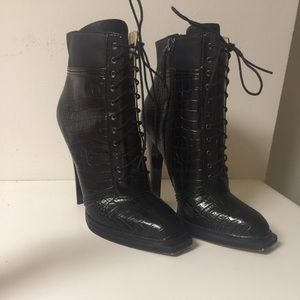 Square toe platform ankle boot