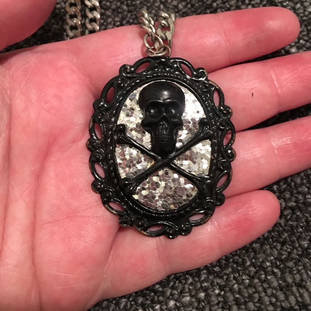 Skull & crossbones necklace