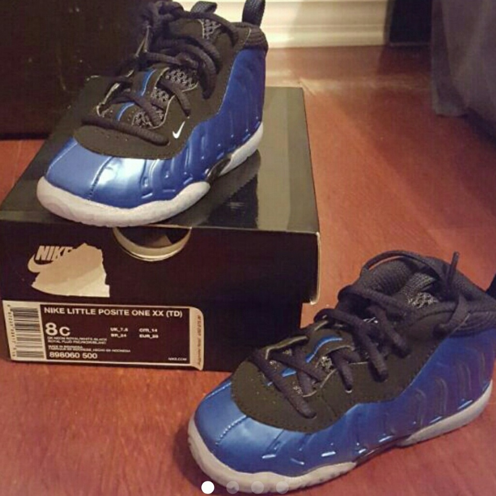 *NIKE FOAMS* (SIZE 8c)