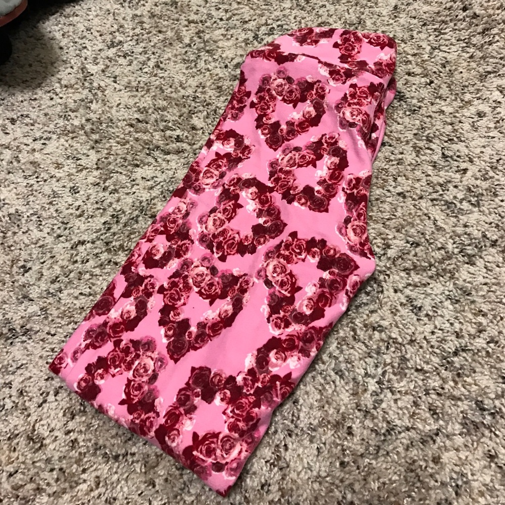 BNWOT. Never worn. Lularoe Valentine's leggings