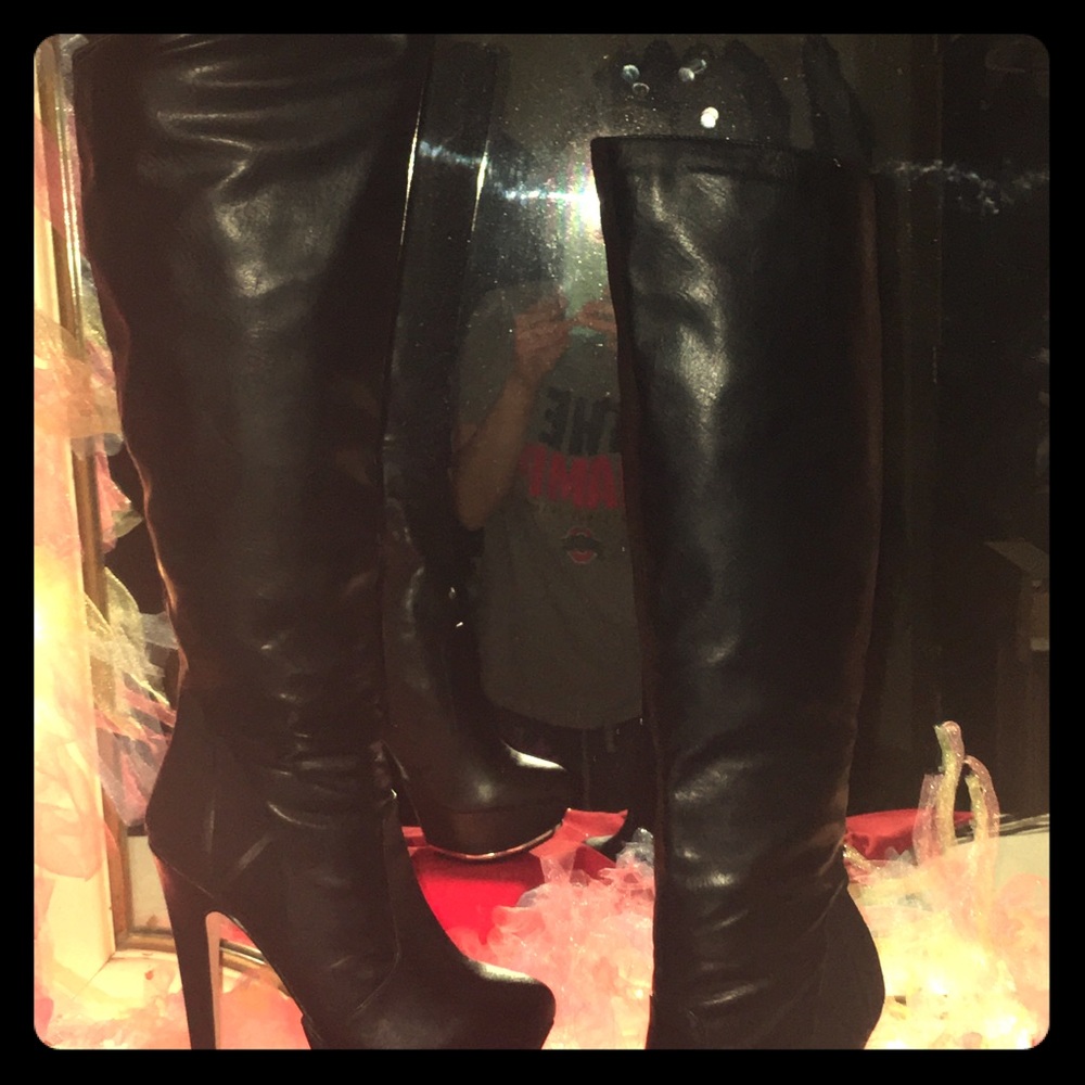 Brand new knew high boots