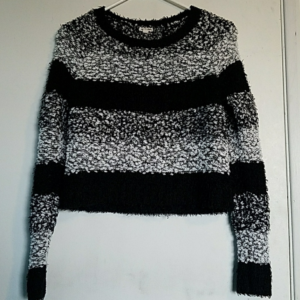 Fuzzy cropped knit sweater