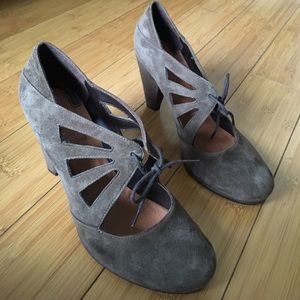 Coclico shoes . Olive green/grey heels