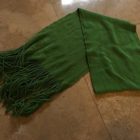 Green Scarf - Picture 1 of 3