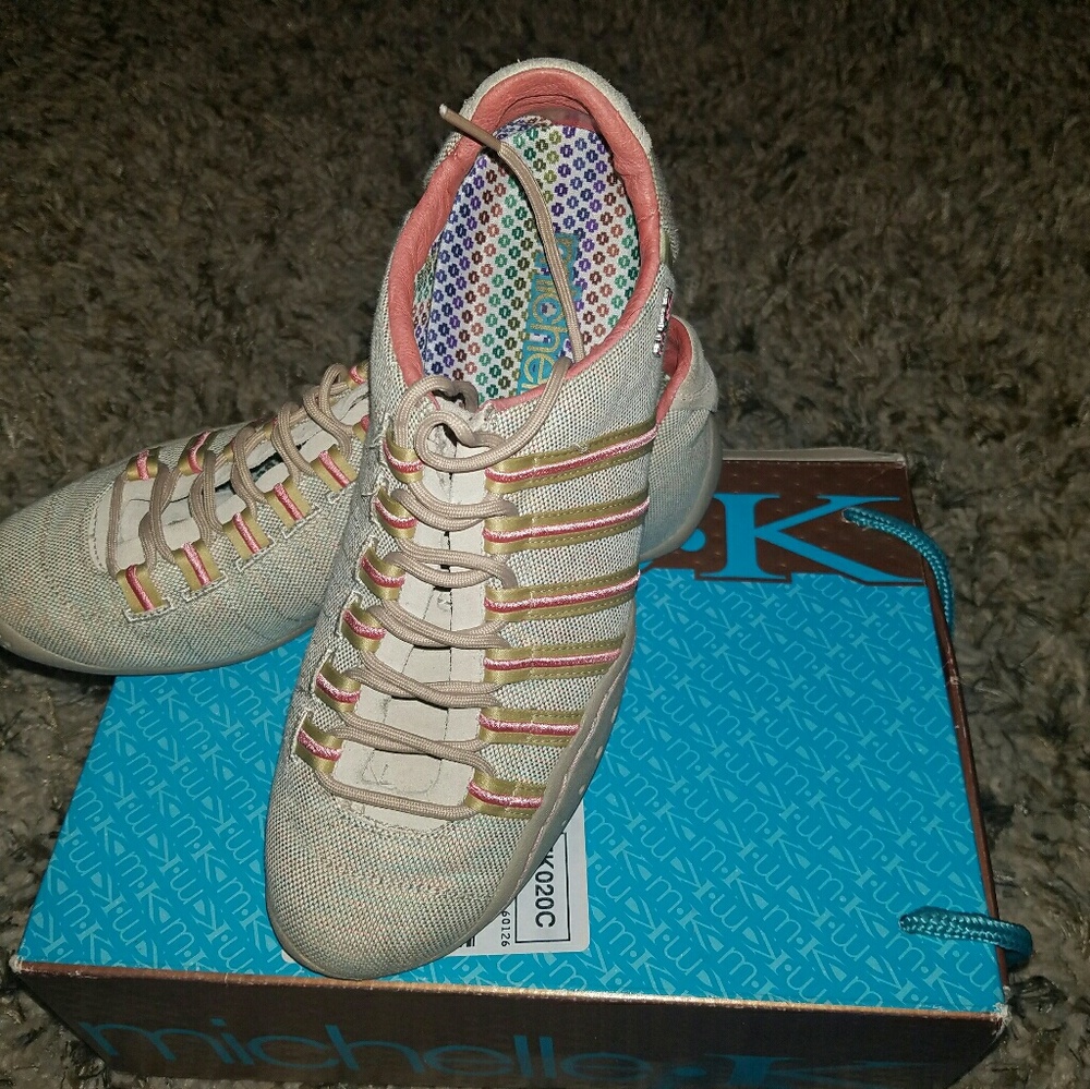 Michelle.k sneakers sz 6
