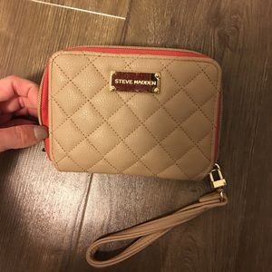Steve Madden wristlet
