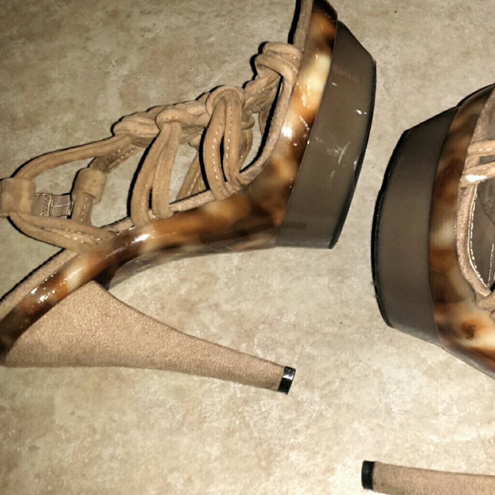Suede BCBG MAXAZRIA HIGH HEEL PLATFOFM TANSANDALS - Picture 4 of 4