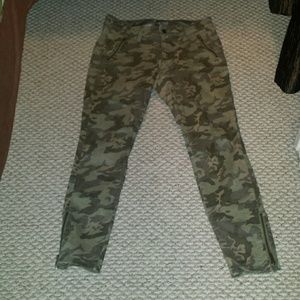Camouflage skinny jeans