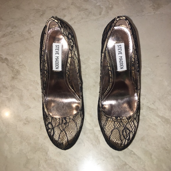 Steve Madden Black and Tan lace pumps. - Picture 2 of 4