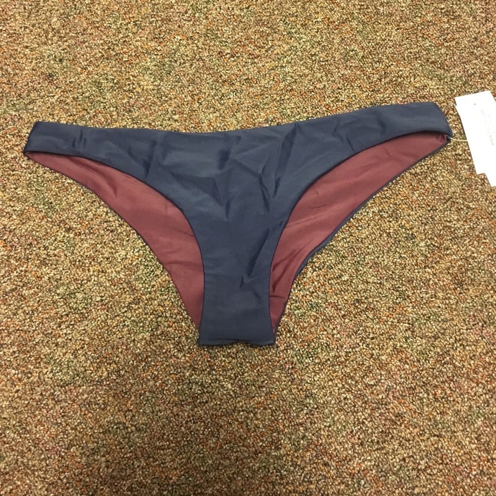 Reversible swim suit bottoms