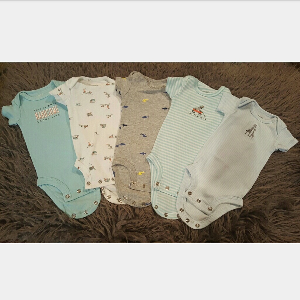 5 Carter's Newborn onesies bundle