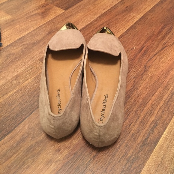 Cityclassified Tan Suede Flats w/ Gold Toe Size 9 - Picture 2 of 3