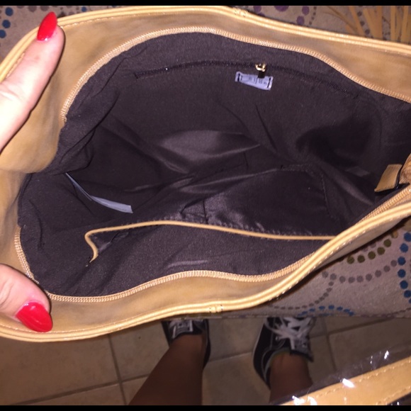 Purse with fringe - Picture 3 of 3