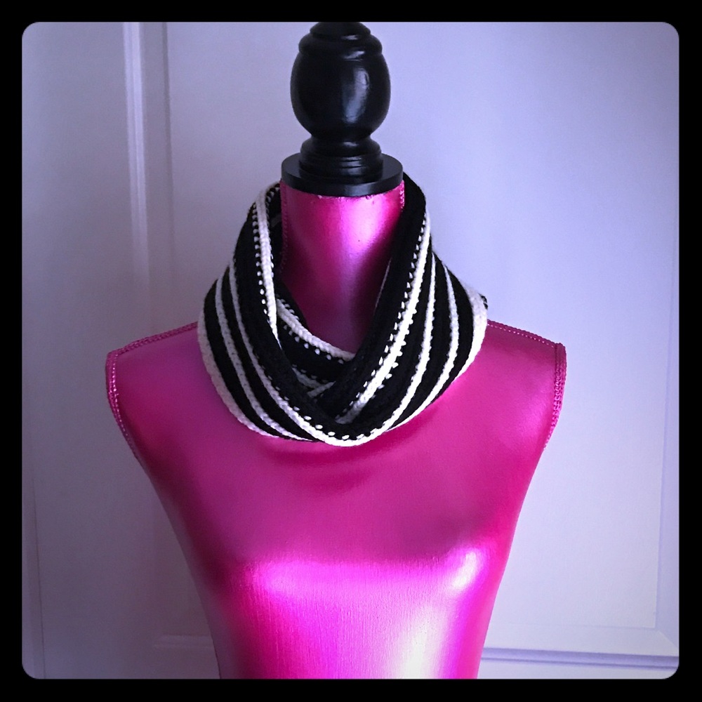 White and black Ann Taylor cowl neck scarf