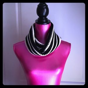 White and black Ann Taylor cowl neck scarf