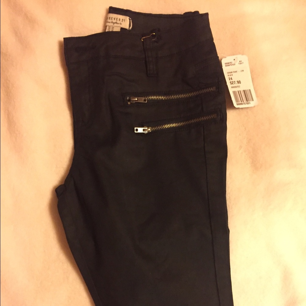 Mid-rise zippered skinny jeans