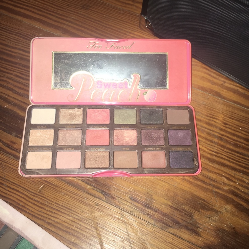Too faced sweet peach palette