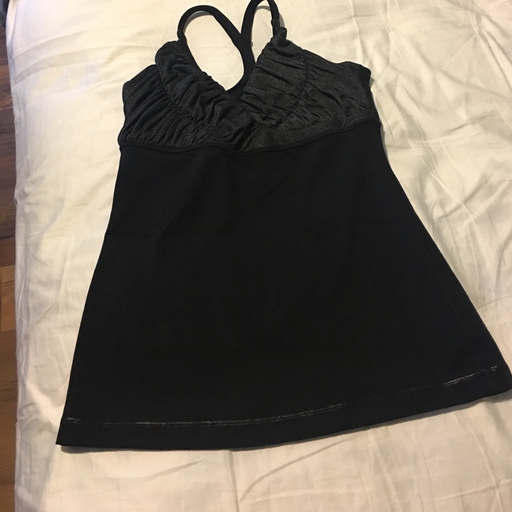 Lululemon workout top size 6
