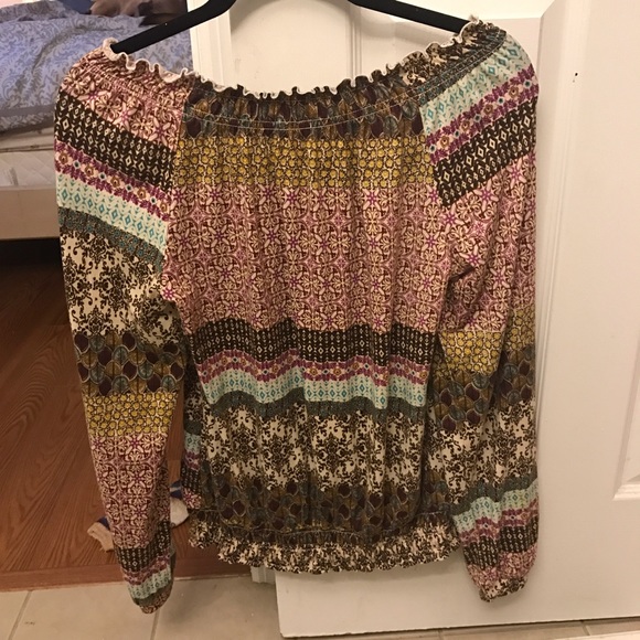 off the shoulder shirt - Picture 2 of 3