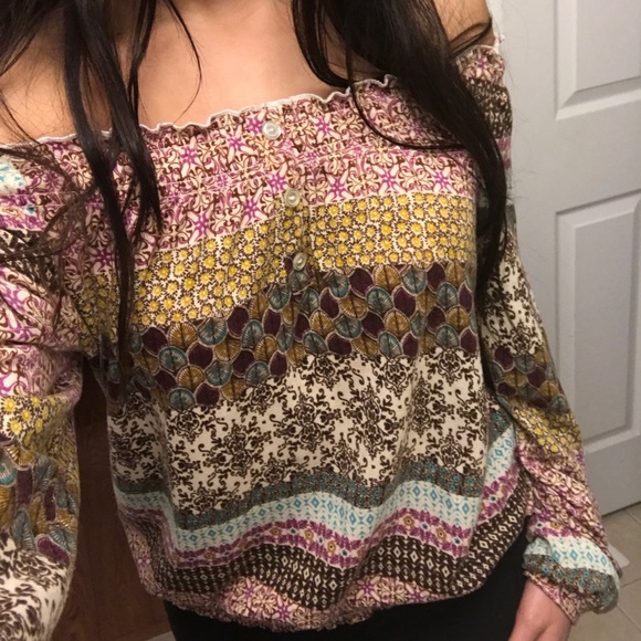 off the shoulder shirt - Picture 3 of 3