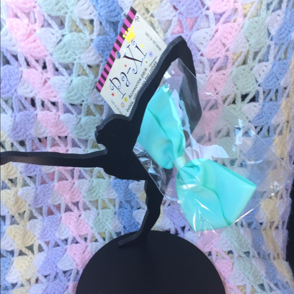 Beautiful Bow - Picture 3 of 3