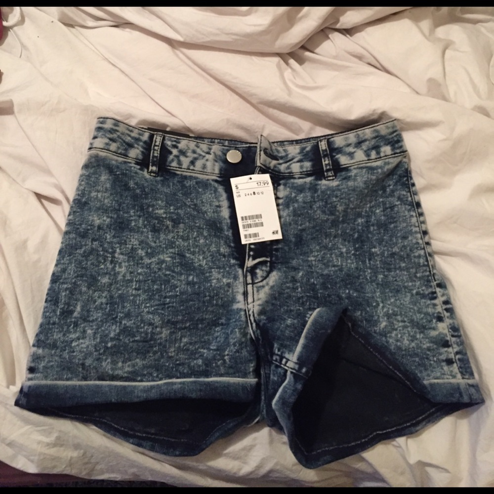 NWT Never worn. Jean Shorts.