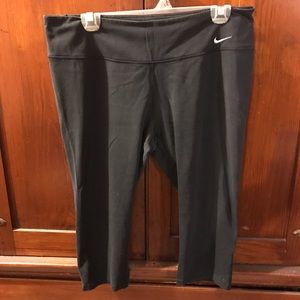 Nike drifit workout capri pants