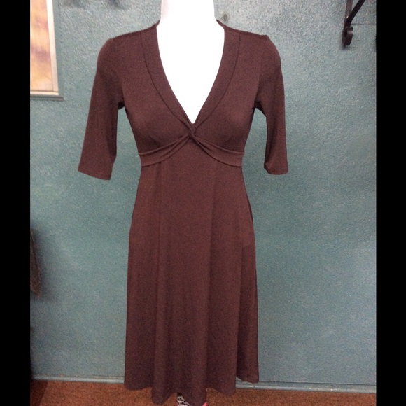 BCBGMaxAzria Dresses & Skirts - BCBG MaxAzria Brown 3/4 Sleeve Wrap Dress