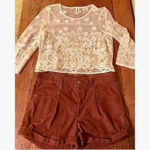 NWOT - Levi Corduroy Shorts - Size 30