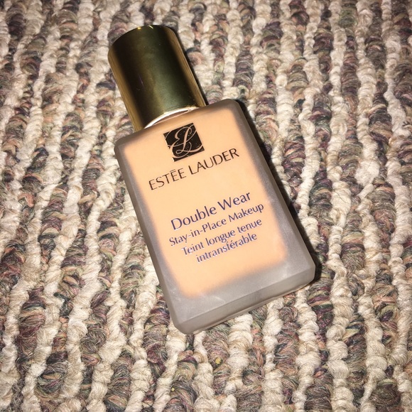 Estée Lauder Double Wear Foundation in Rich Ginger - Picture 2 of 3