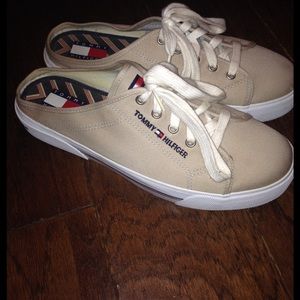NWOT Tommy Hilfiger Preppy Open Back Mules