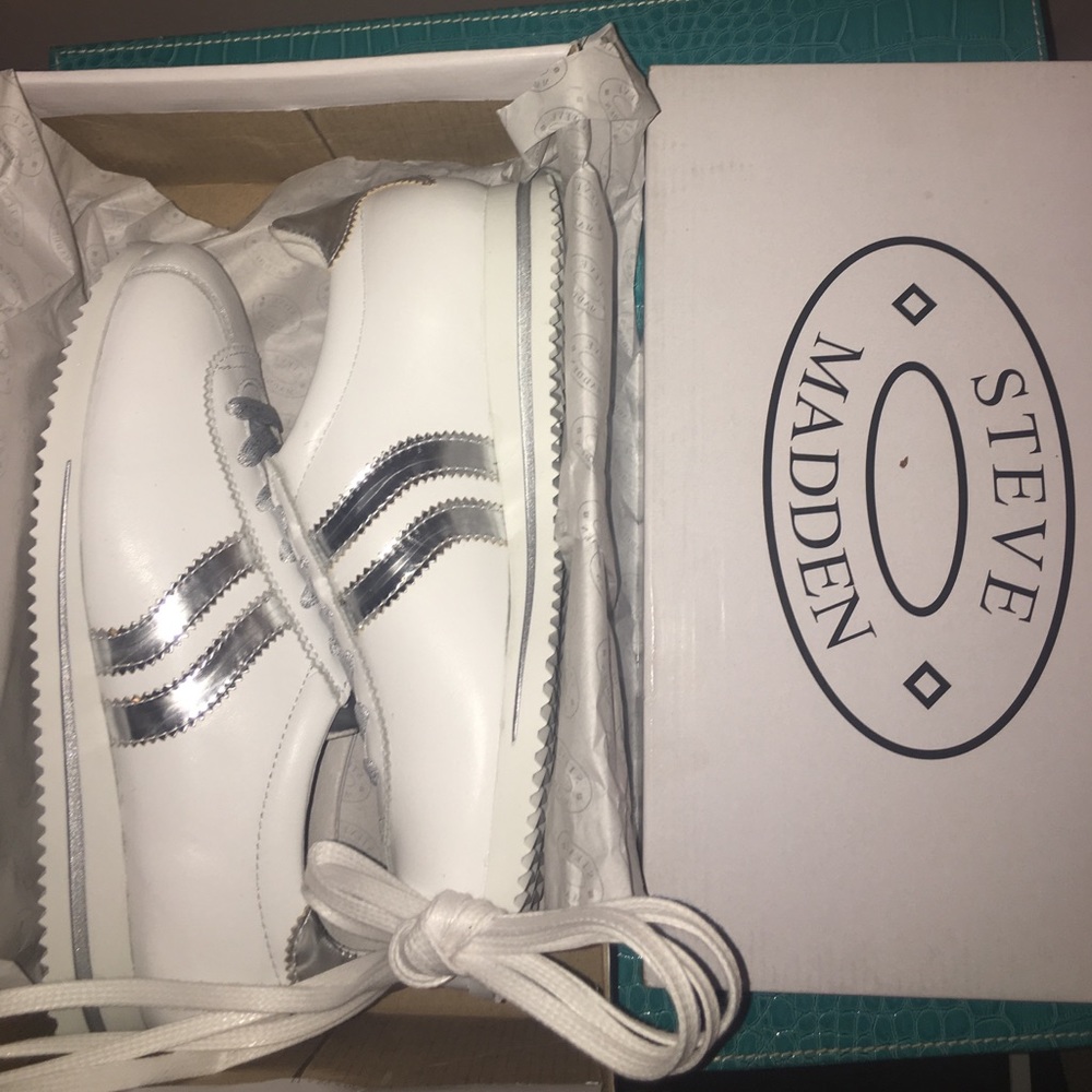 BRAND NEW Steve Madden sneakers