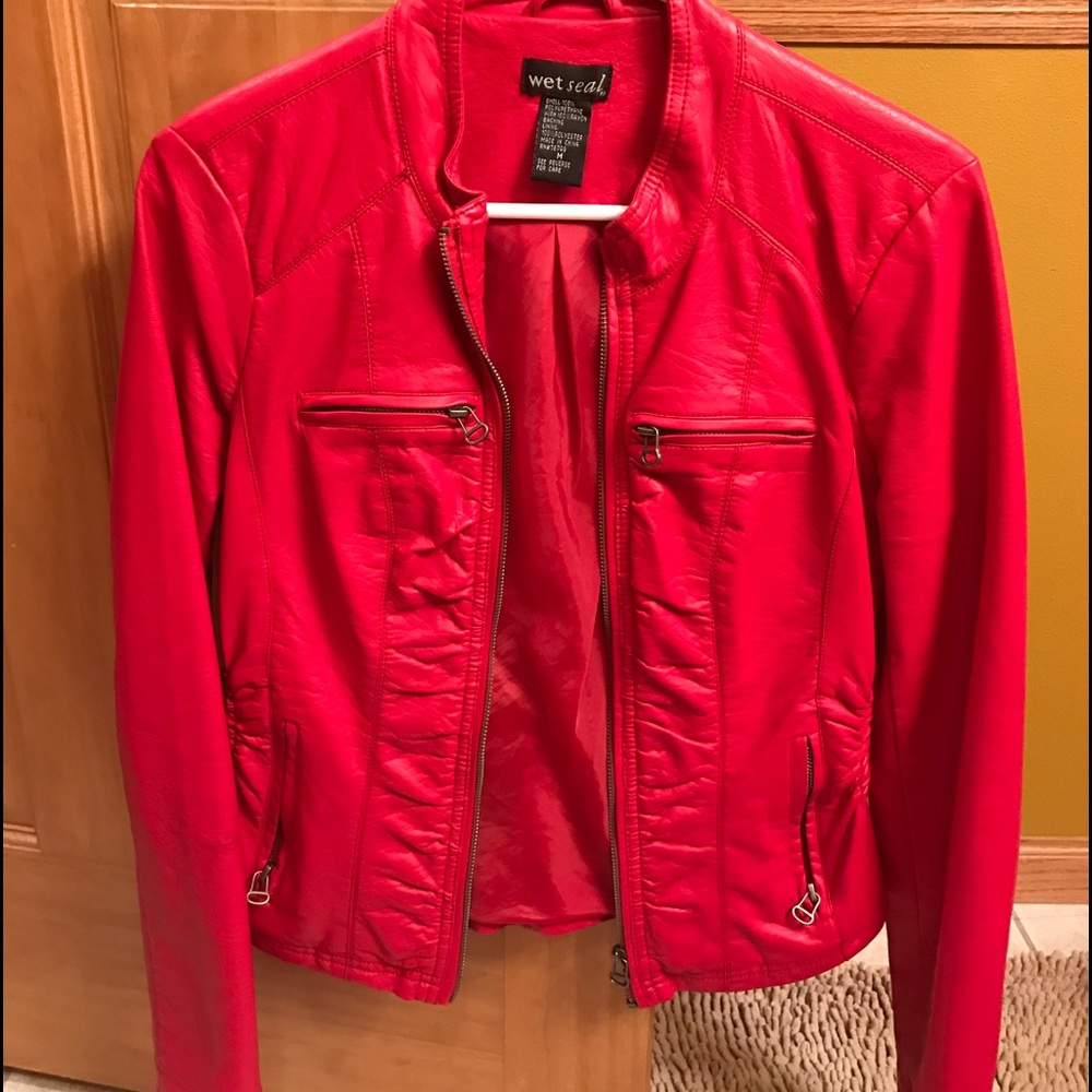 Red leather jacket - Picture 2 of 3