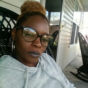 Meet your Posher, Latonya