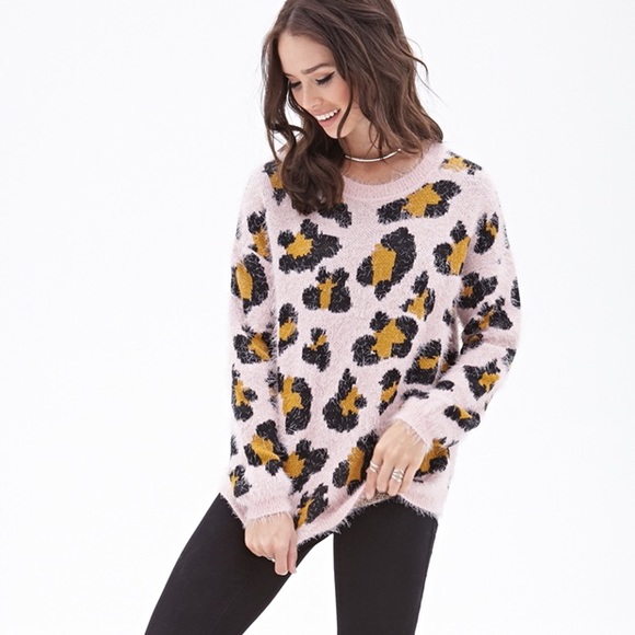 Forever 21 Sweaters - ✨2x HP✨Eyelash Pullover Cheetah Pullover