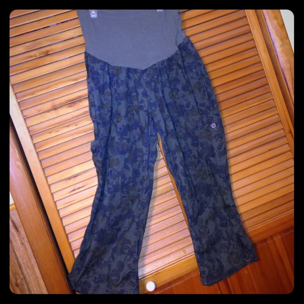 Planet Motherhood capris.