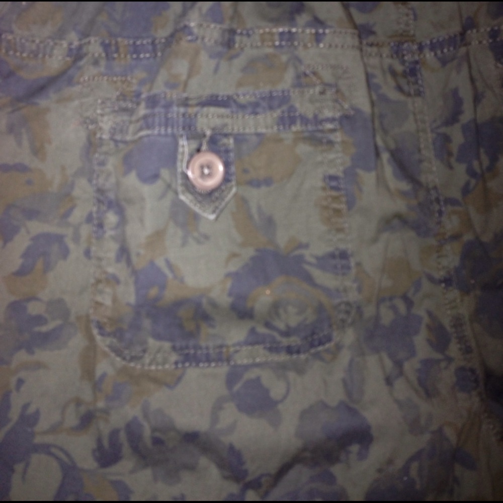 Planet Motherhood capris. - Picture 2 of 4