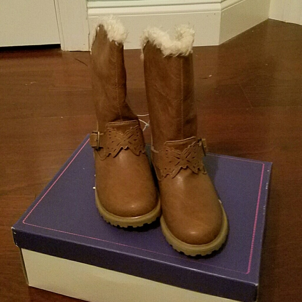 Cute Brown boots with Fleece lining!