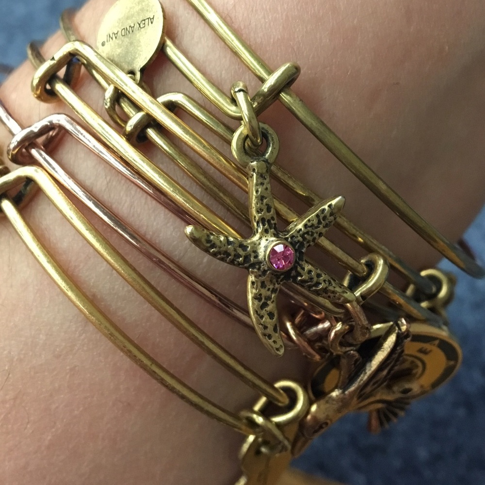 🌵Alex & Ani Starfish Goldtone with pink crystal