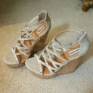 !!! Super cute wedges !!!