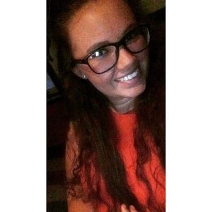 Meet your Posher, Kendra