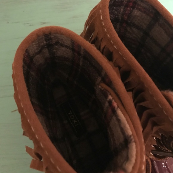 Fringe Duck Boots - Picture 4 of 5