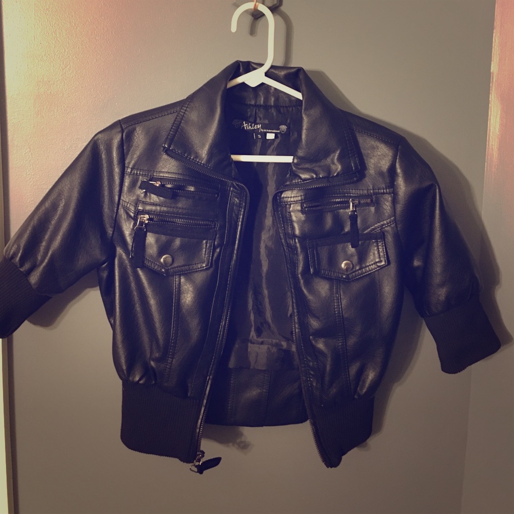 Black leather Quarter sleeve Jacket