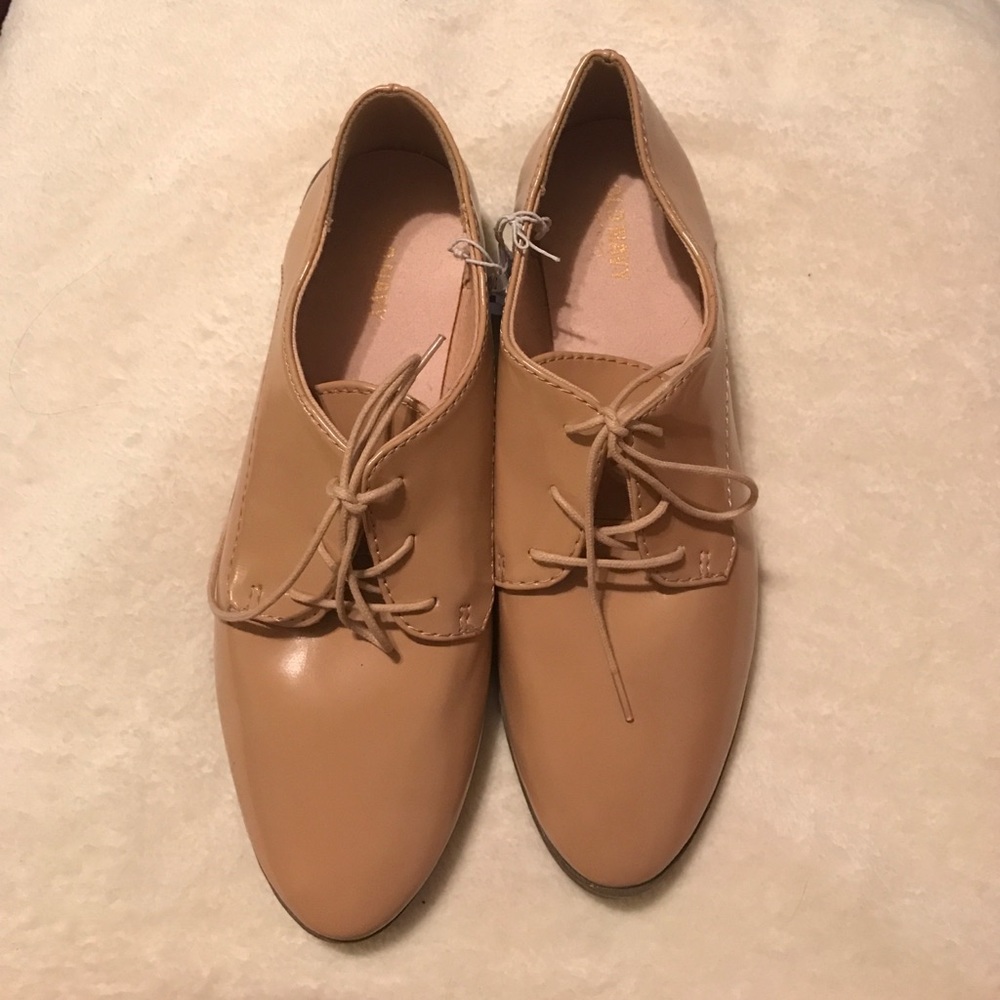 Old navy nude patent Oxford shoes!
