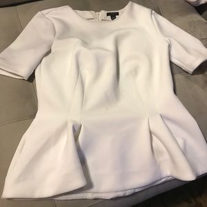 Beautiful Ann Taylor white top.