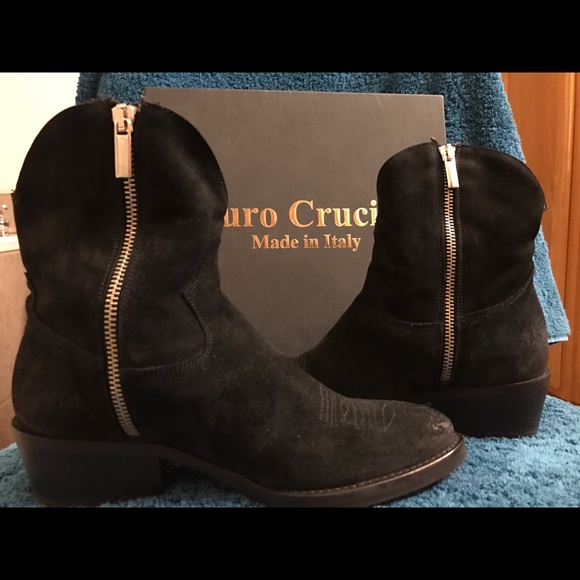 Boots - Picture 2 of 3