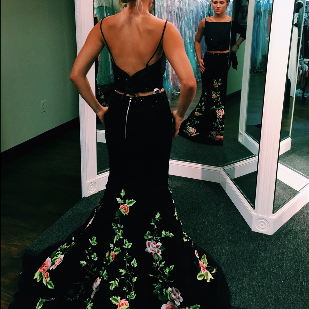 Sherri Hill Spring 2016 Black Lace Dress 50199
