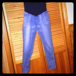 A pea in the pod maternity skinny jeans.